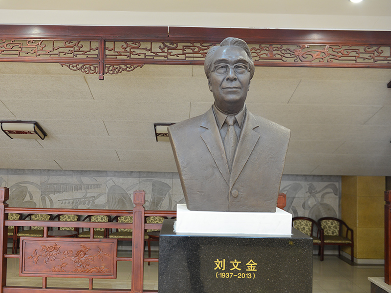 雕塑作品 劉文金像，鑄銅，安放地點：中央民族樂團